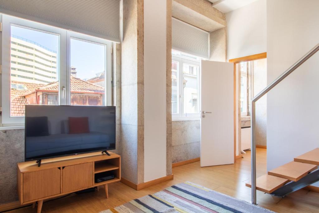 Bright 1BR with Parking in Bolhão by LovelyStay 5