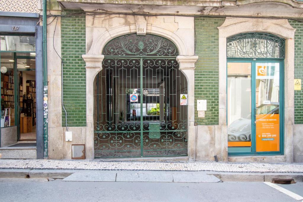 Bright 1BR with Parking in Bolhão by LovelyStay 6