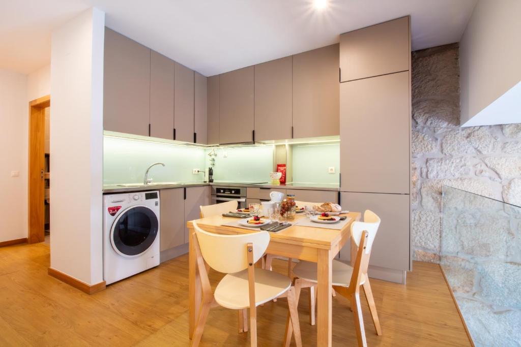 Bright 1BR with Parking in Bolhão by LovelyStay 4