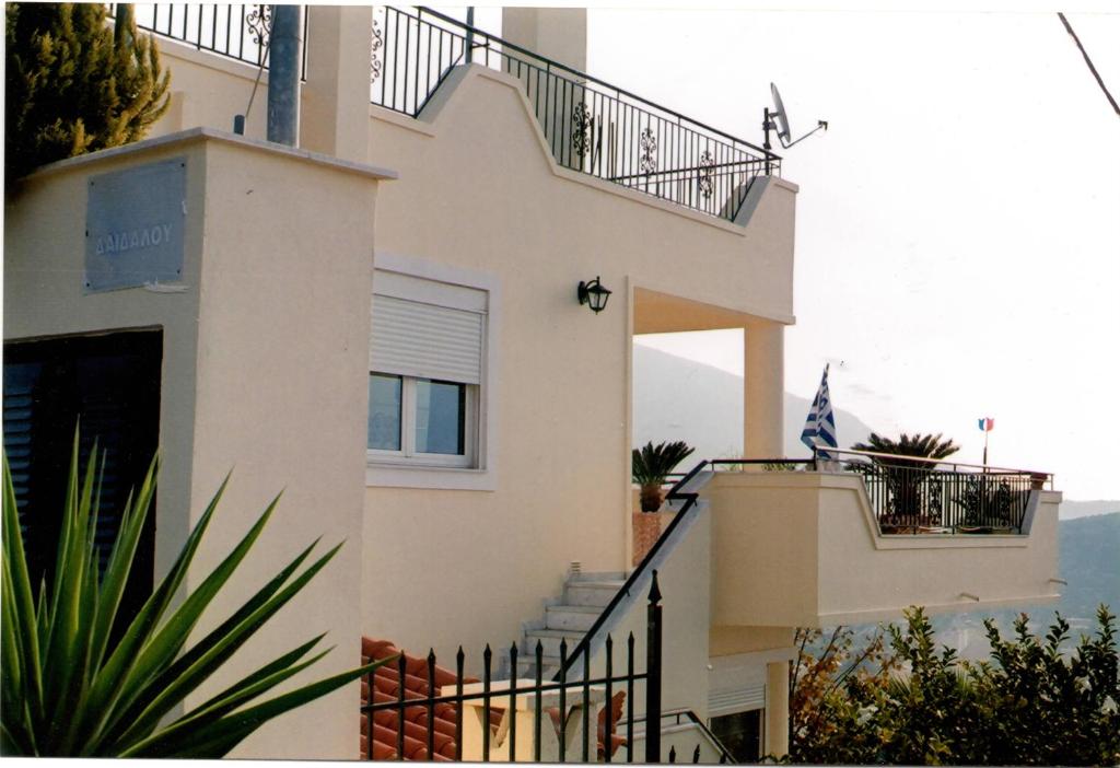 Eagles Nest Villa Athenian Riviera in Aghia Marina near Lagonisi, next to the beach close to Athens Airport 1
