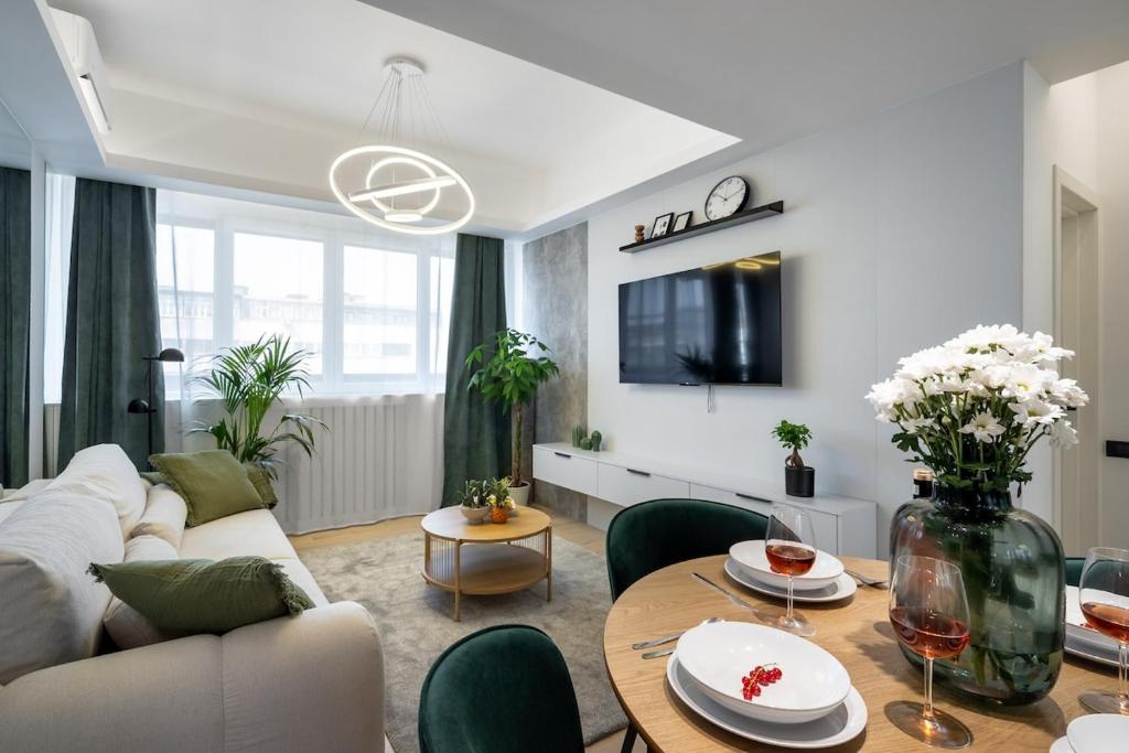 City - Center 1BR with Private Balcony 1