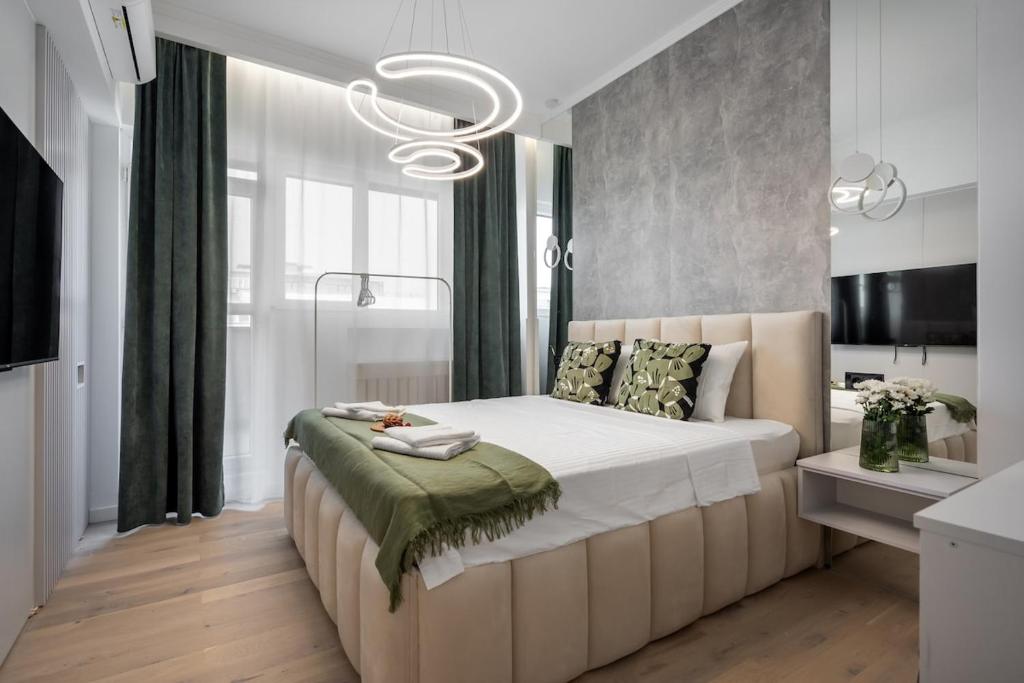 City - Center 1BR with Private Balcony 7