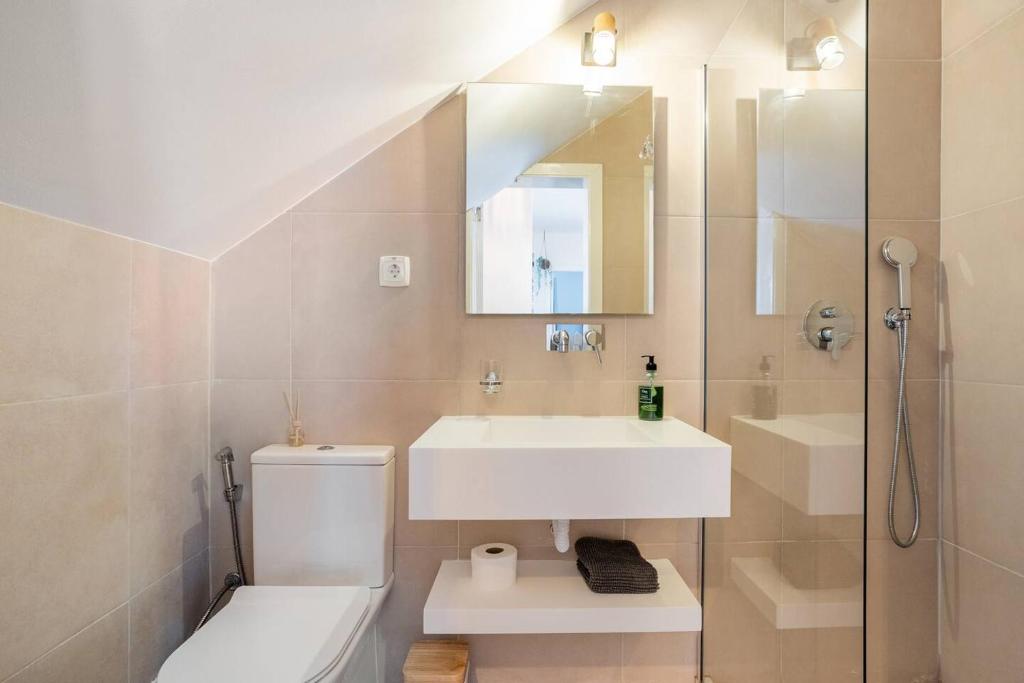 Cosy Cascais Retreat with private hot tub 8
