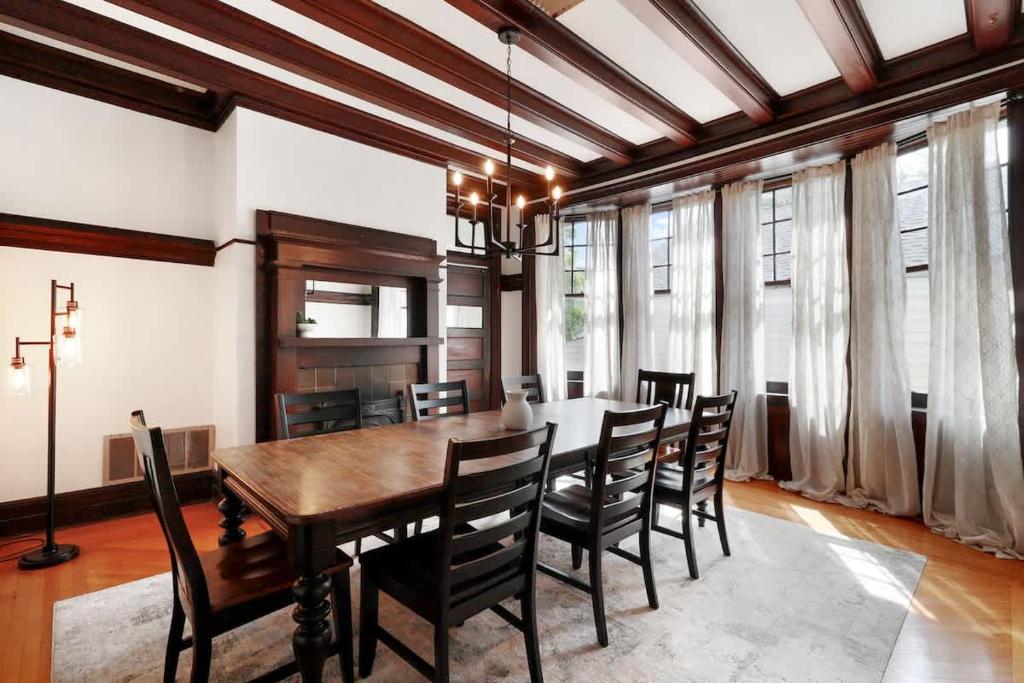 Spacious and Elegant Family Home in Mid-City 8