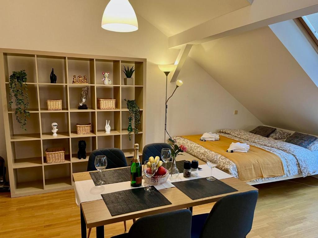 Central Cozy Comfort Loft 7