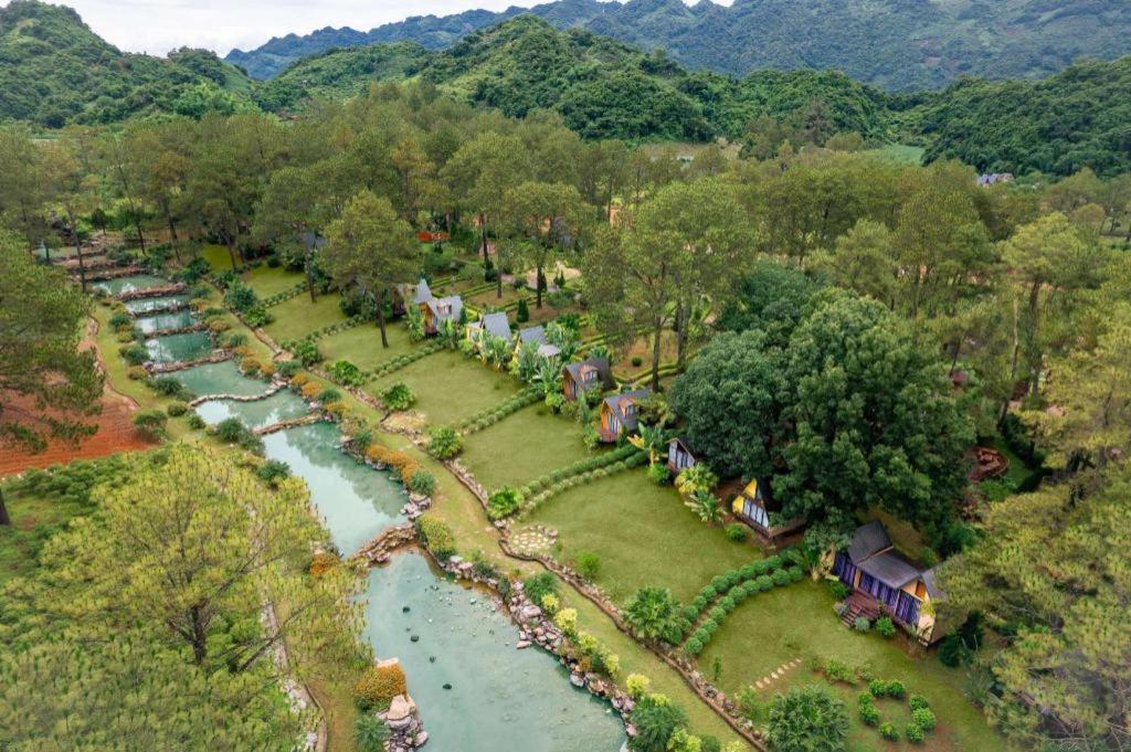 Phoenix Moc Chau Resort