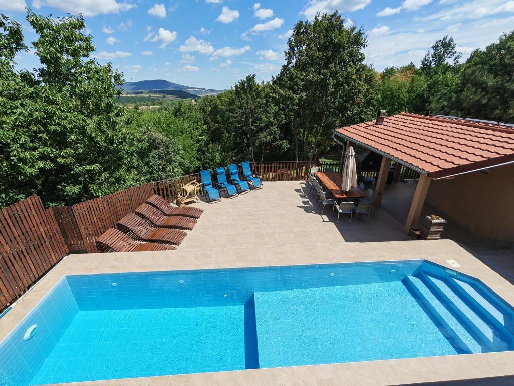 LipaHill Luxe 1