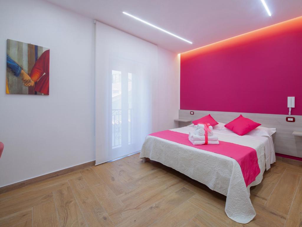 Un ou plusieurs lits dans un hébergement de l'établissement Palazzo Fiorentini Charme Hotel