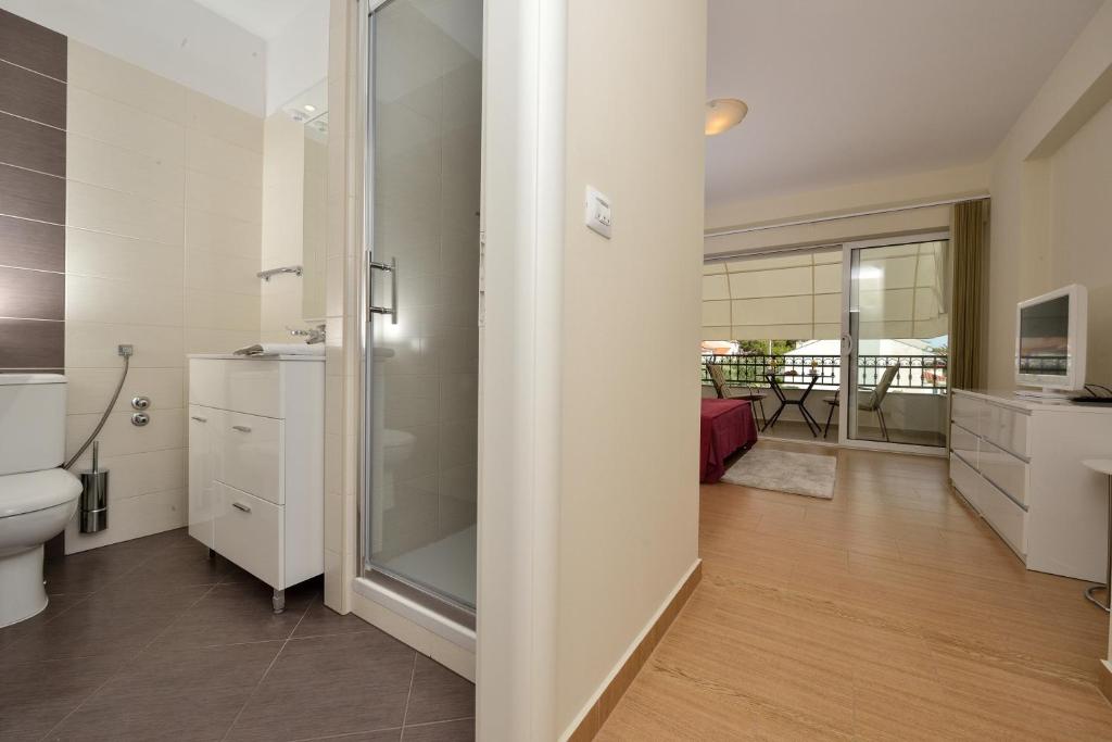 Apartments 33 3