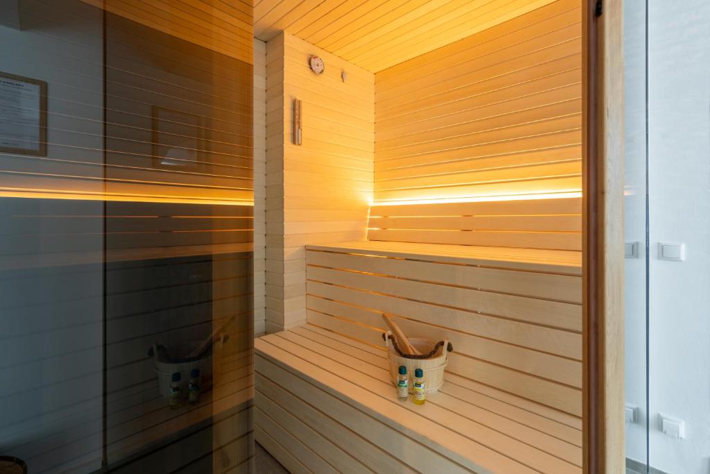 Luxury Wellness Suite with Sauna & Whirlpool by HERO HOMES 7