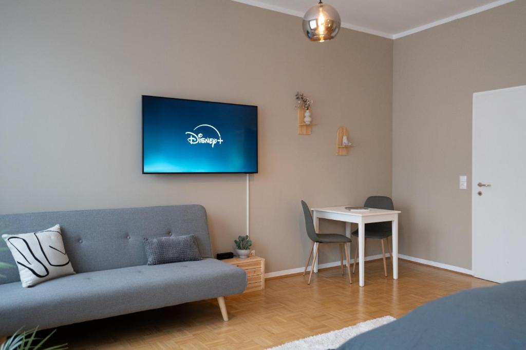 Boho Living Suites with Free Parking by HERO HOMES 7