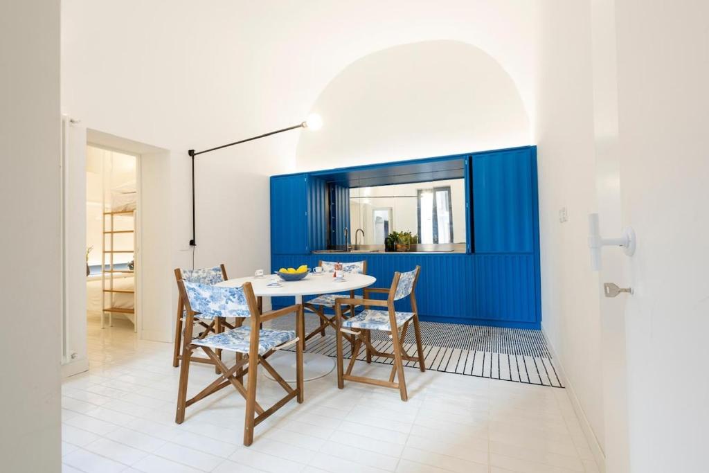 Designer three-room apartment 100 meters from the cathedral Amalfi 44