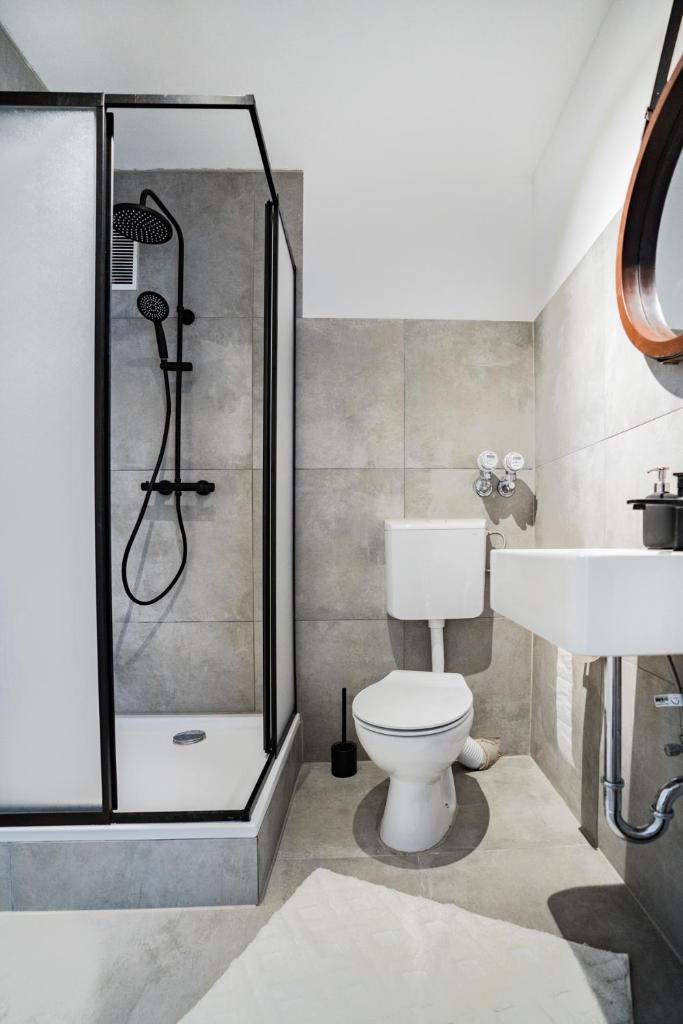 2 BR Apartment - ZENTRAL - KÜCHE - BALKON - WIFI - NETFLIX - BUSINESS - KAFFE - PARKHAUS 8