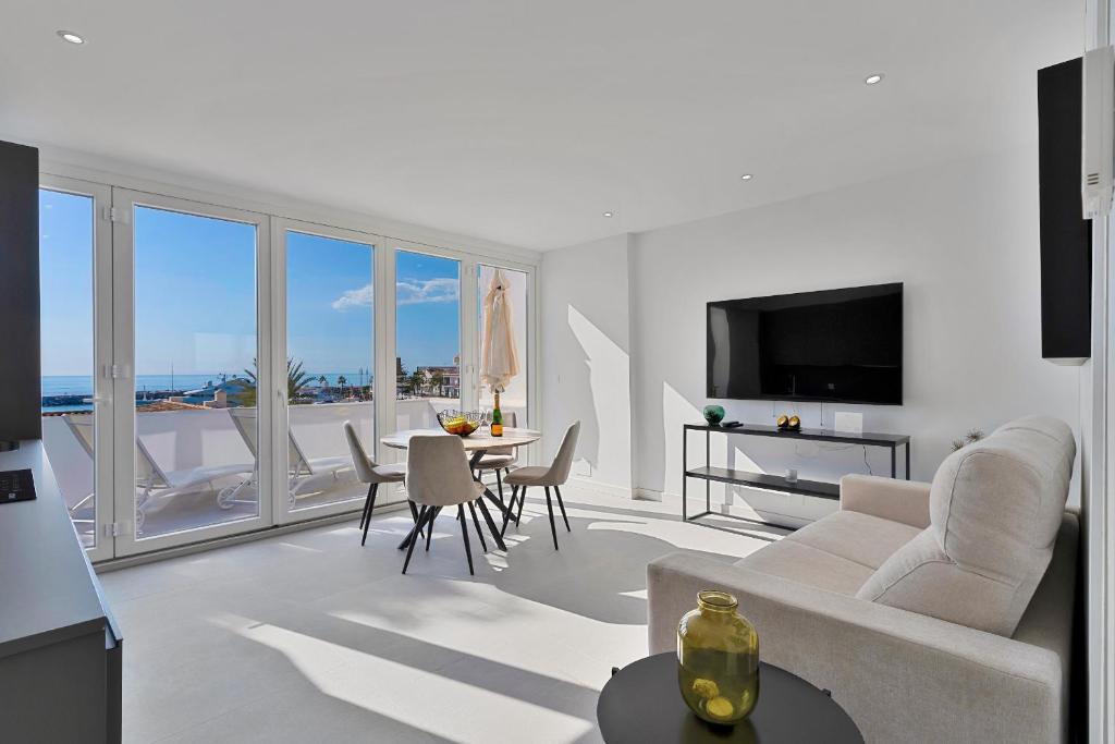 Molo Banus Apartment seafront by Molo Residences