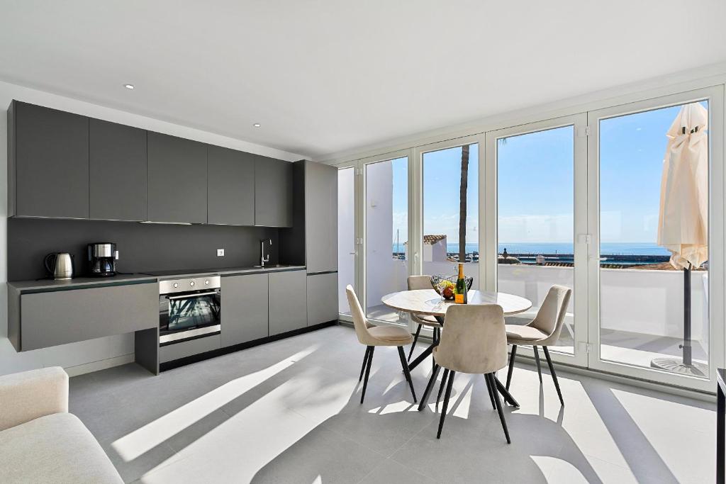 Molo Banus Apartment seafront by Molo Residences 4