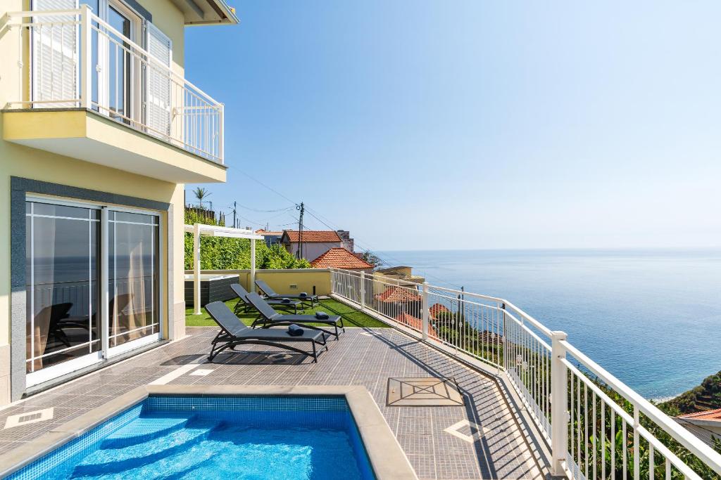 Casa Agrela by Rent2U, Lda Swimming Pool & Jacuzzi