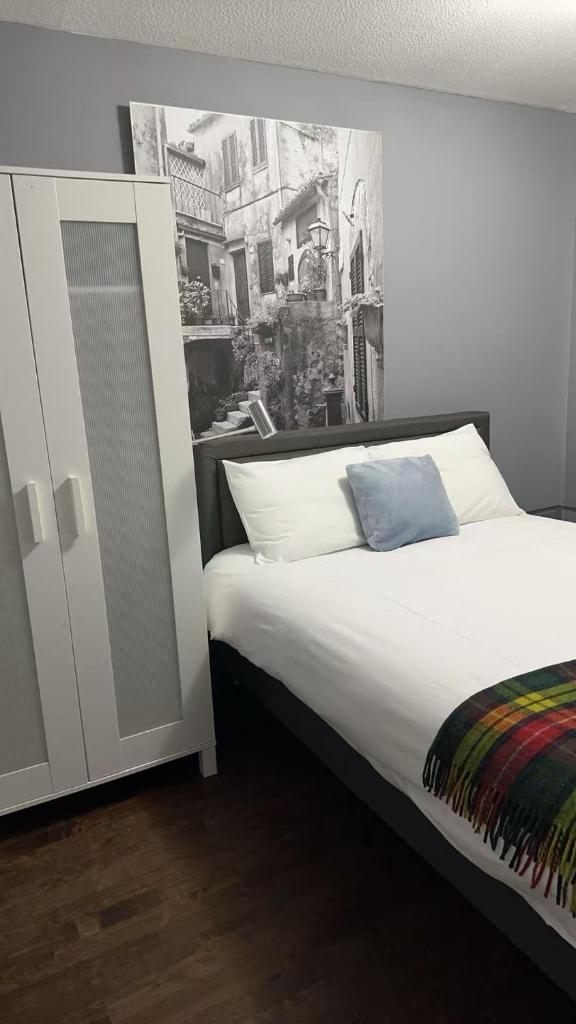 Two bedroom flat close to meadows with free parking by parking permit 2