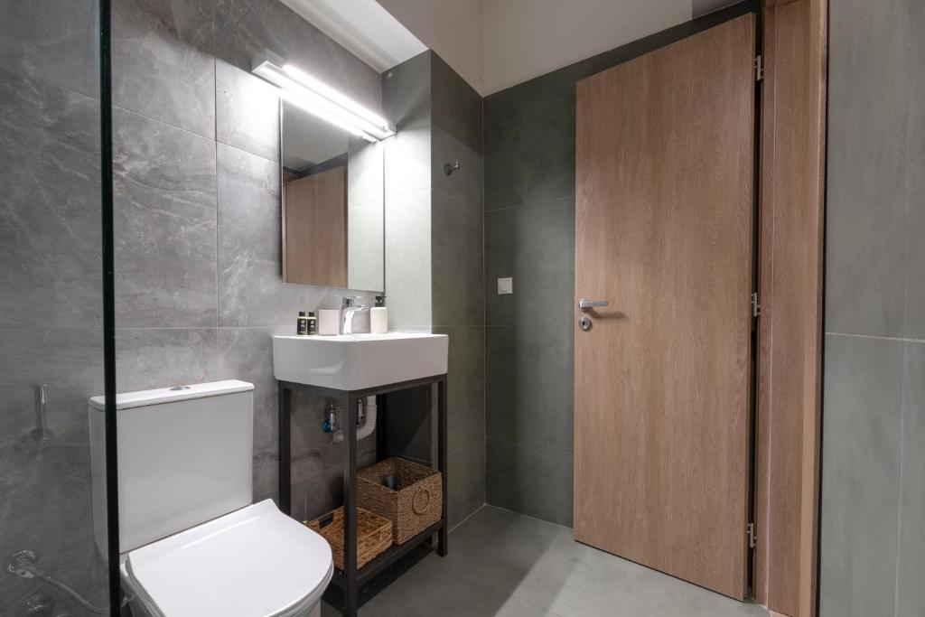 AthenianNest Asomaton Boutique Studio in Psyrri near Acropolis 3