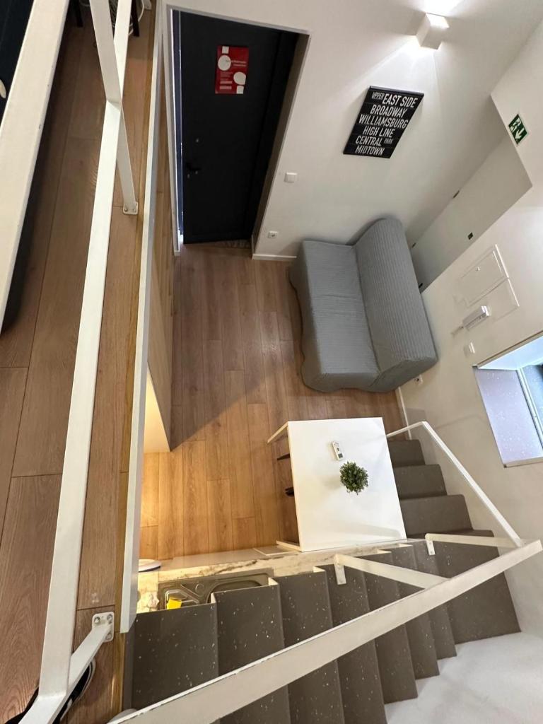 FIVE HOUSE 16 4