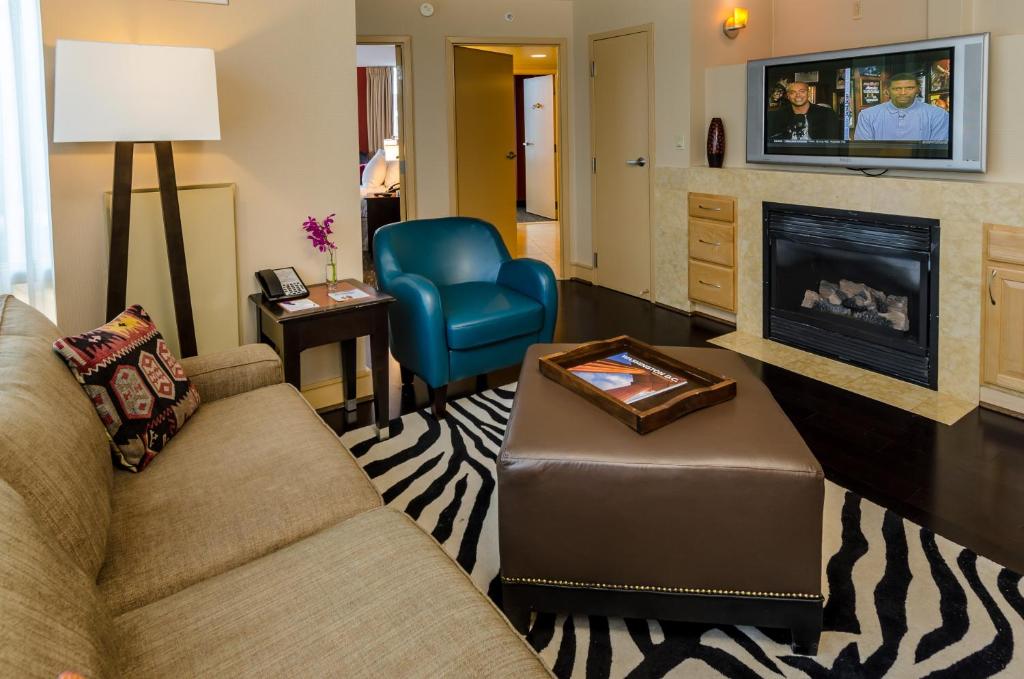 Beacon Hotel & Corporate Quarters Image