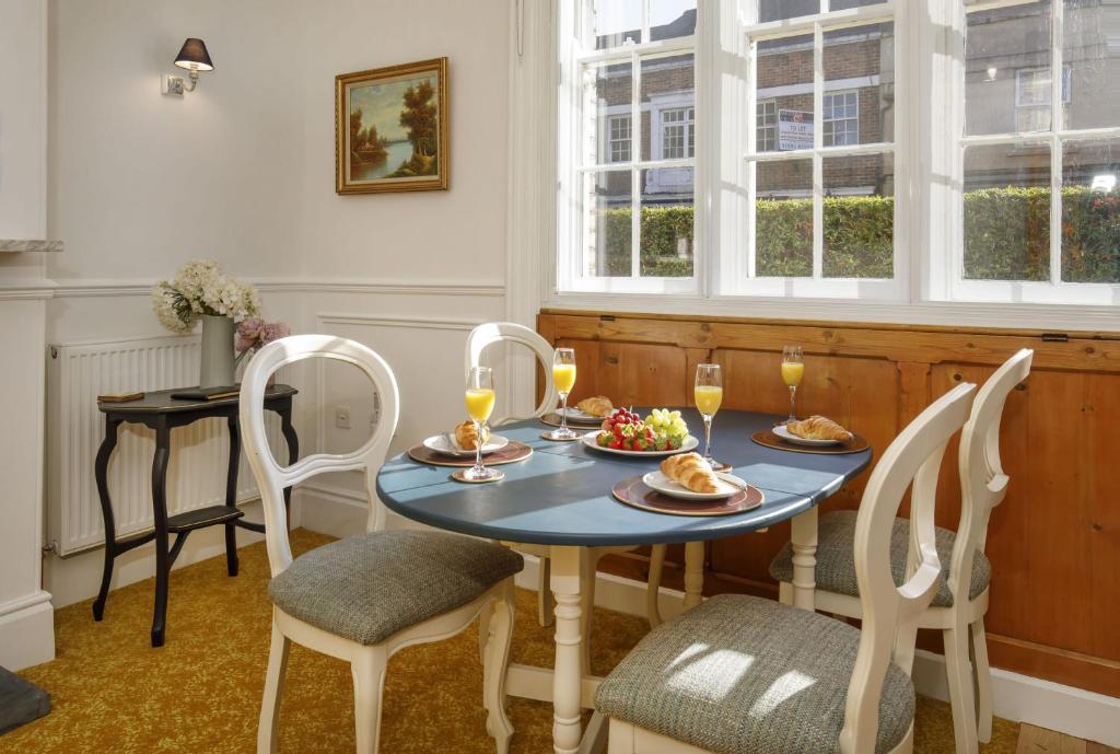 3 St Thomas's House 4