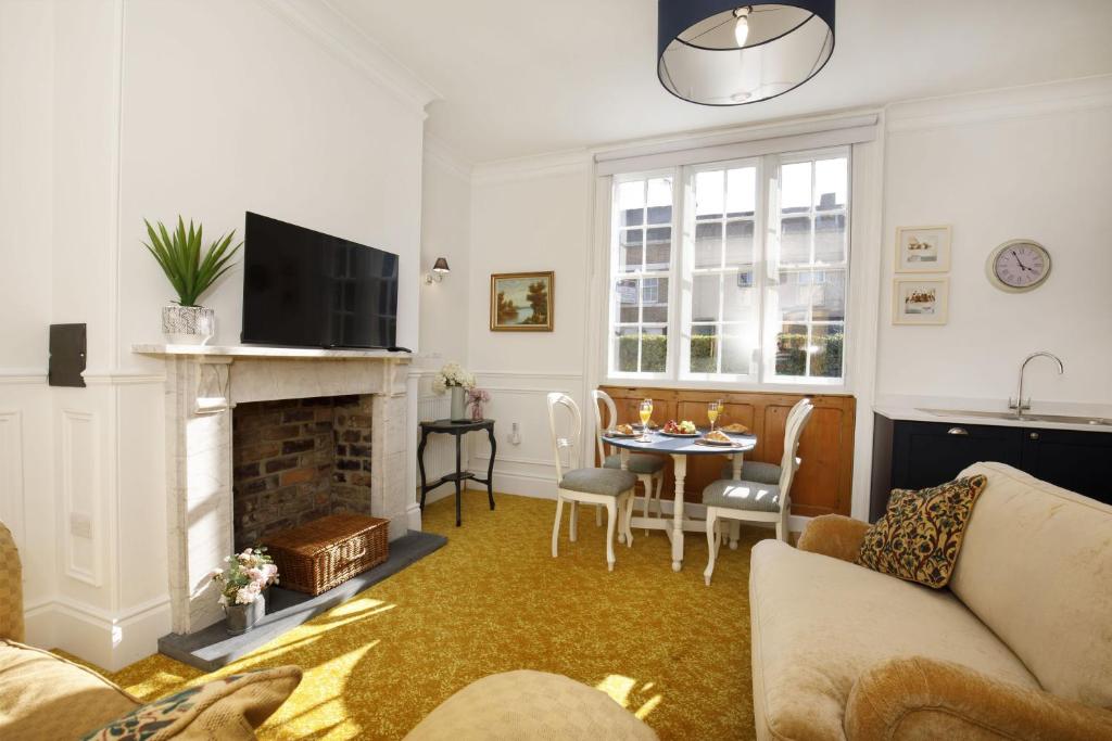 3 St Thomas's House 5