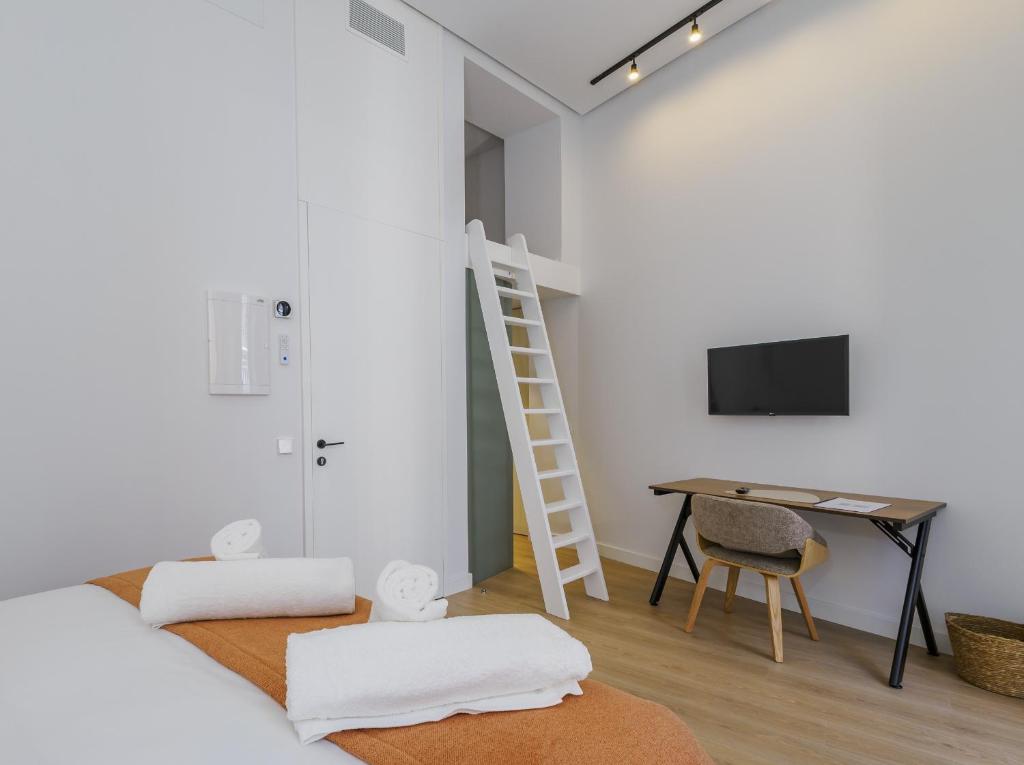 Cubo's Especeria Malaga Apartment for Adults 8