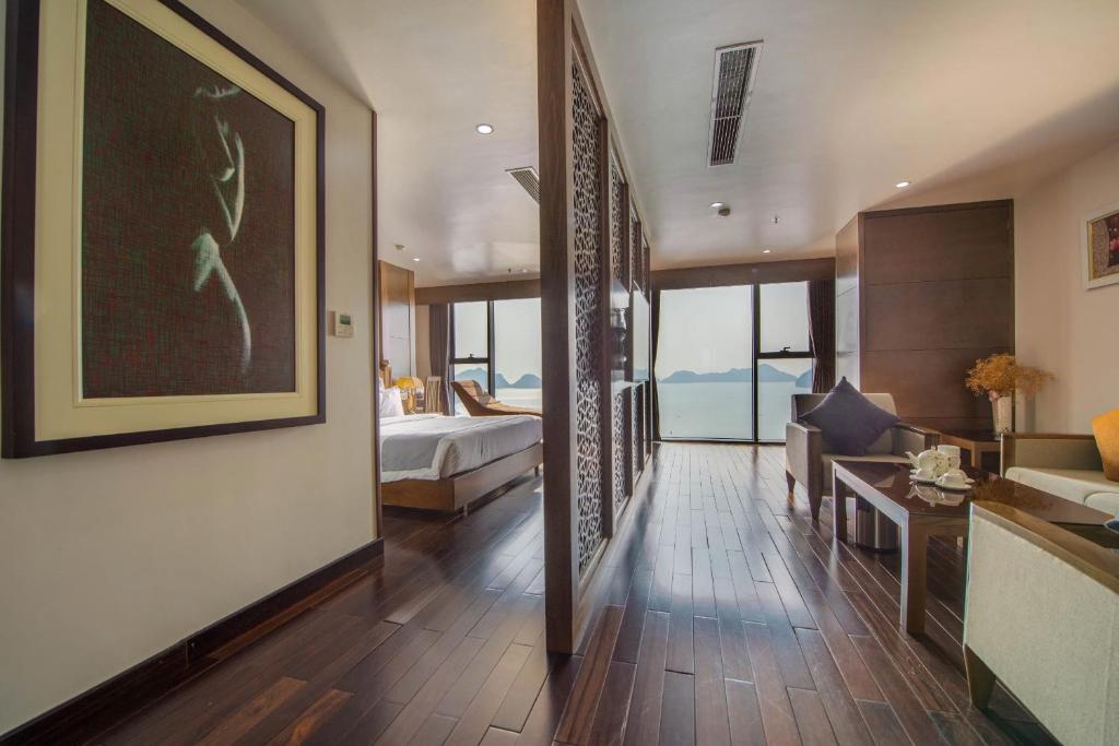 CAT BA GRAND BUDAPEST