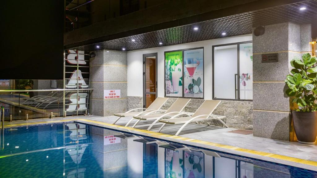 CAT BA GRAND BUDAPEST