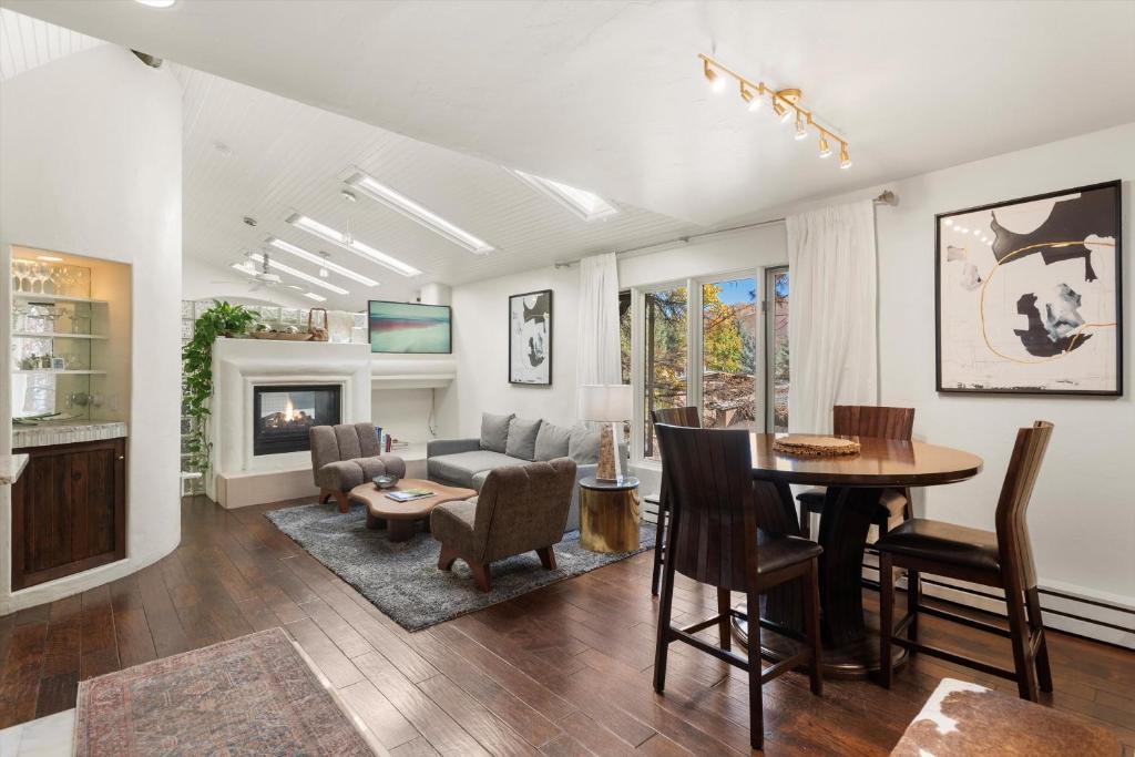 Aspen Stash Pad with Fireplace, Parking, W/D
