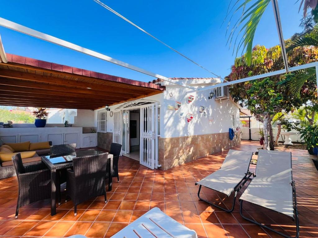 Santa Barbara Tropical by Alquiler de Sueno - 2 private terraces 7