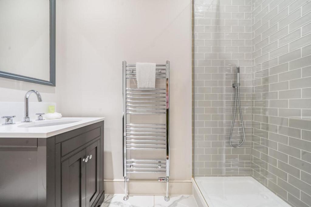 Beautiful 1-Bed Flat with High Ceilings 3