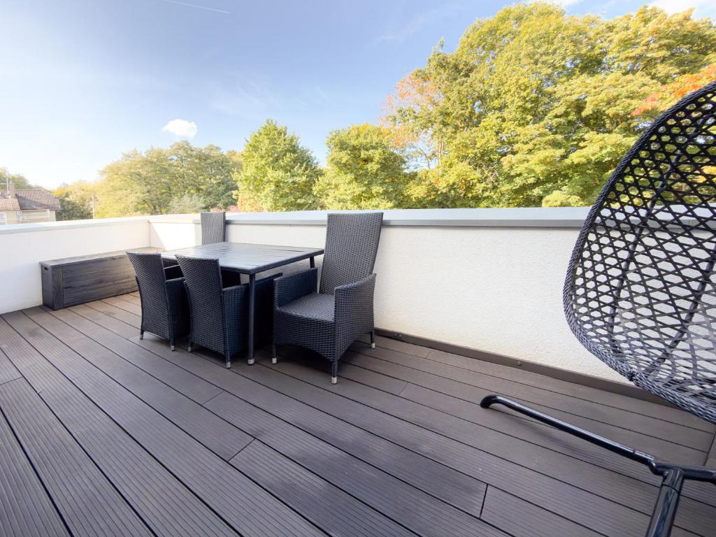 ImmoStay #3 - Penthouse mit zwei Balkonen & Seeblick, Parking & WiFi 8