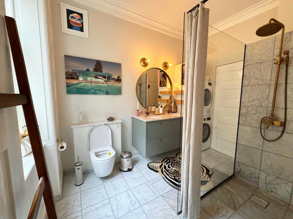 Luxury 260 sqm with 4BR overlooking Kings Garden 5