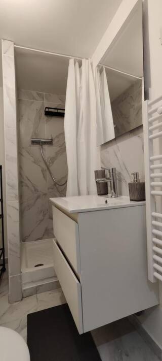 Charming studio with terrace in Roubaix 3