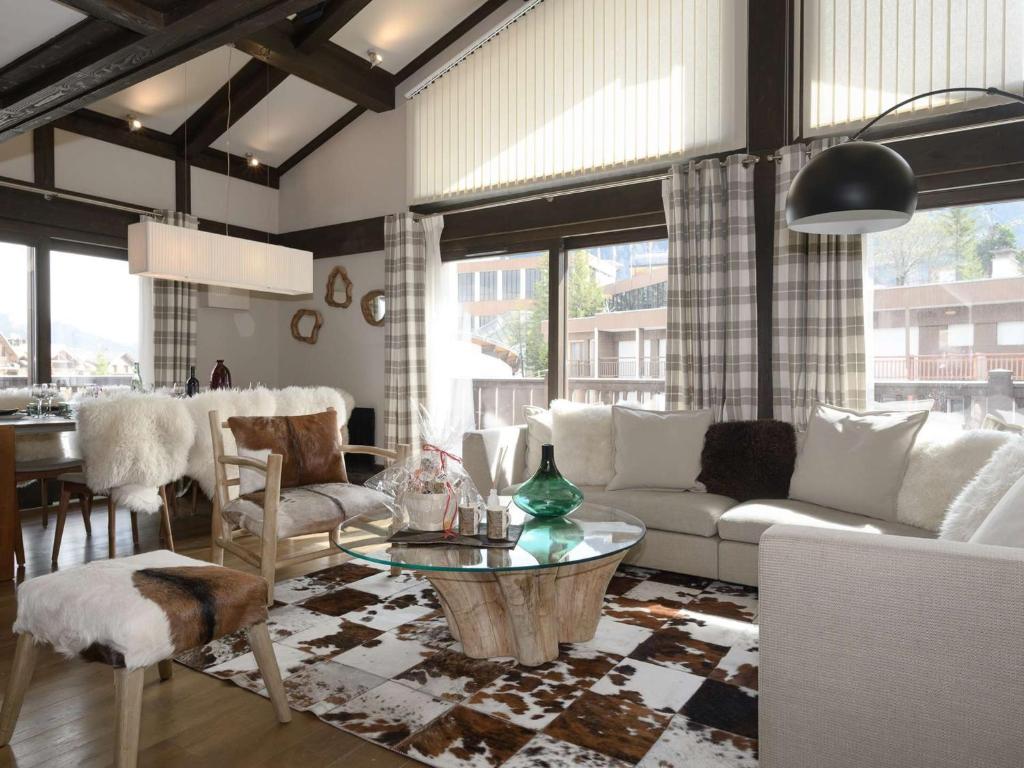Duplex de 120 m² à Courchevel 1650, pour 8 pers., Centre station, proche pistes avec cheminée et parking - FR-1-631-161