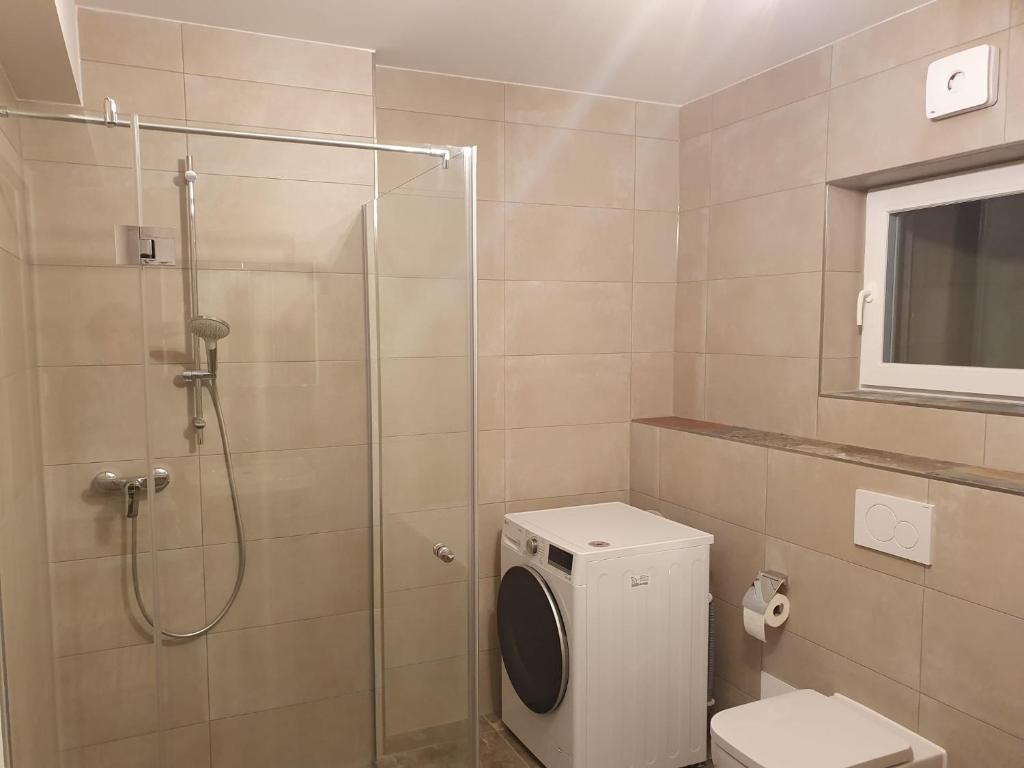 75m2 lichtdurchflutete 3 Zimmer Souterrain Wohnung in einem Neubau Villa 3