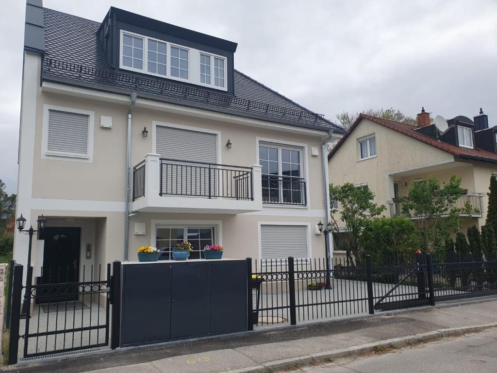 75m2 lichtdurchflutete 3 Zimmer Souterrain Wohnung in einem Neubau Villa 5