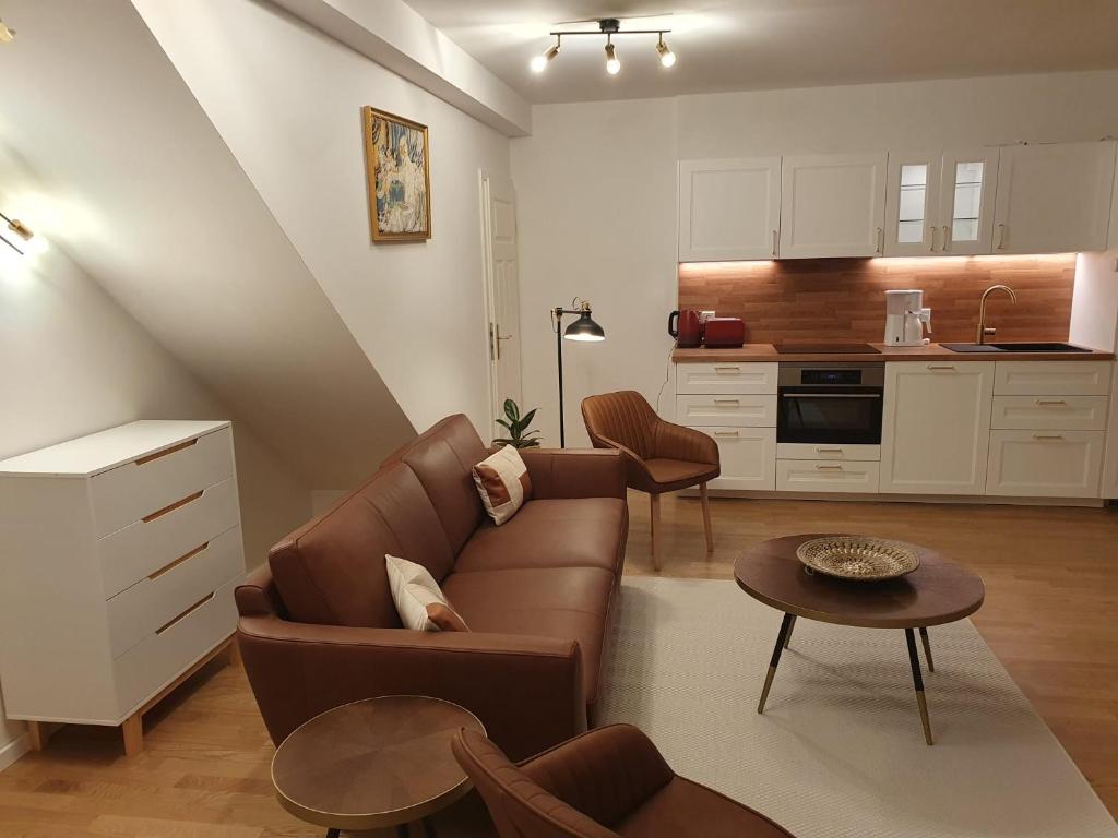 75m2 lichtdurchflutete 3 Zimmer Souterrain Wohnung in einem Neubau Villa 4