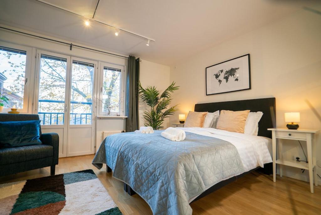 Earth-Toned Studio, Near Haga & Järntorget 4