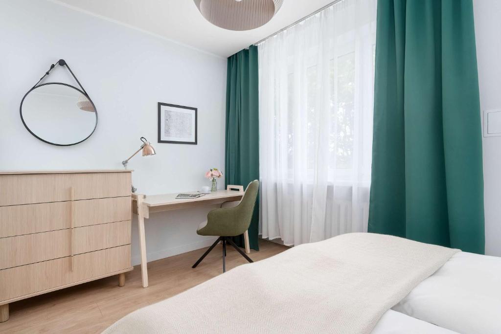 Azure Apartment Teatralna with Air Conditioning in Wrocław by Noclegi Renters 5