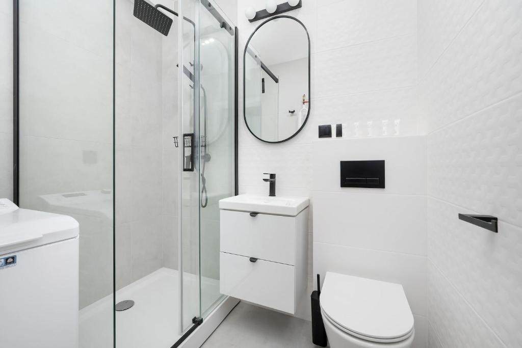 Azure Apartment Teatralna with Air Conditioning in Wrocław by Noclegi Renters 7