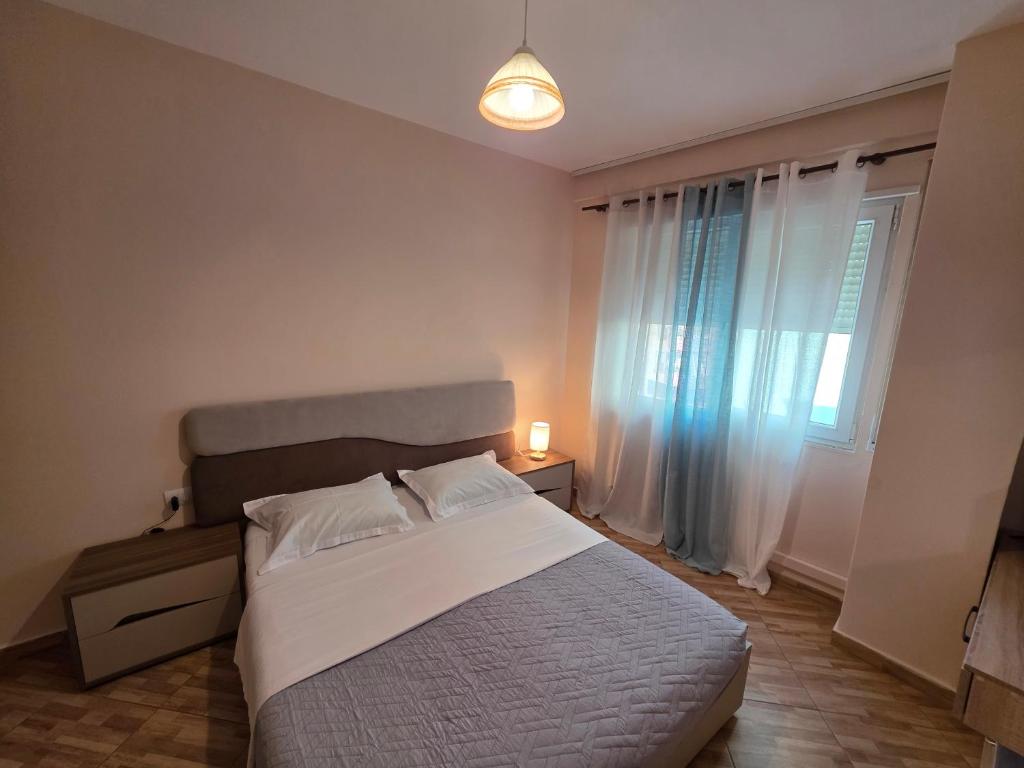 Piazza Place 7