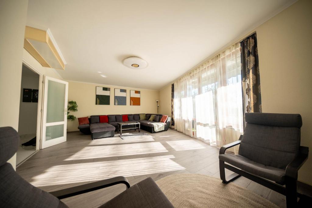 Panorama Danube View 3BR Balcony Garage AC 4