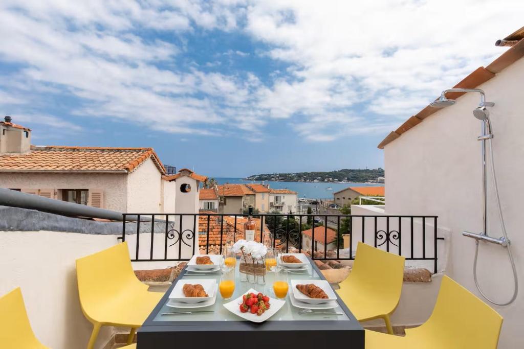 Fabulous old-town house, Vue Mer Terrasse, Philomer, 3 appartements 1