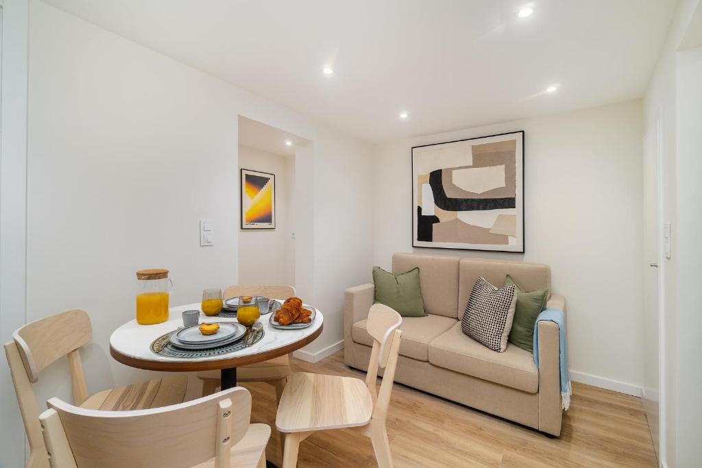 WHome Old Town Flat with a Modern Touch 4