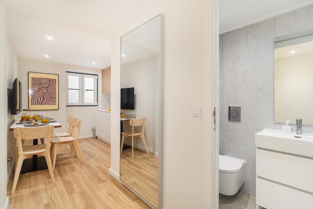 WHome Old Town Flat with a Modern Touch 8