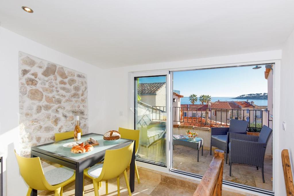 Fabulous old-town house, Vue Mer Terrasse, Philomer, 3 appartements 2
