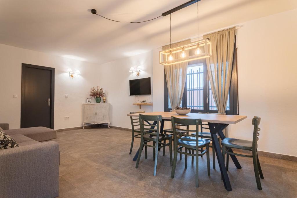 Can Davilas Rustic Mountain House 5