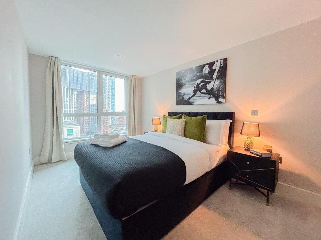 Stunning riverside apartment 4